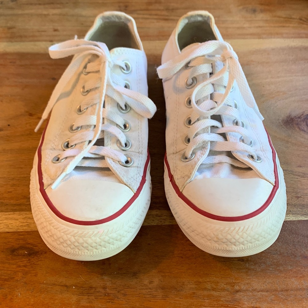 White converse chuck taylor size 7 womens men size5.